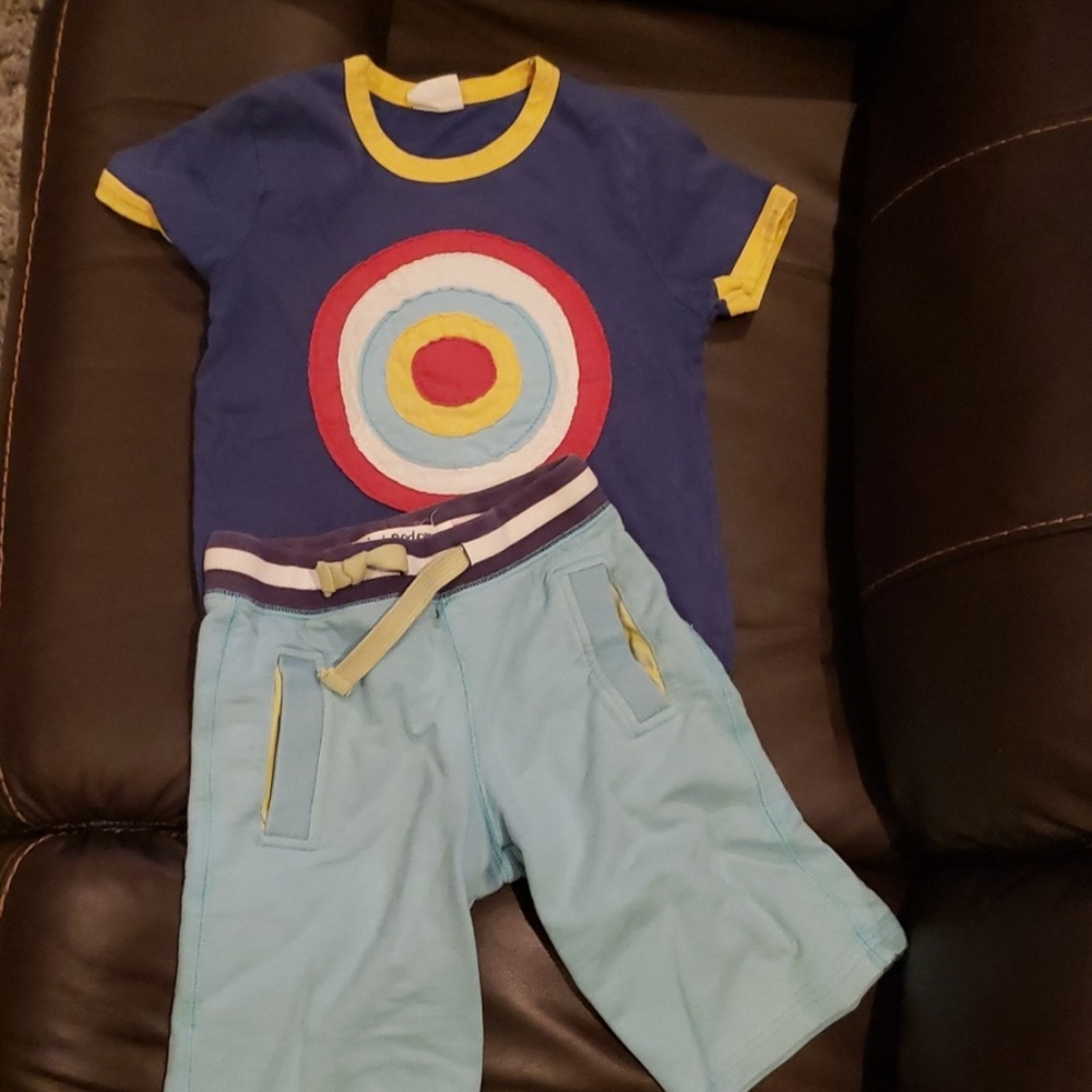 Mini boden Bullseye shirt blue shorts 5 6